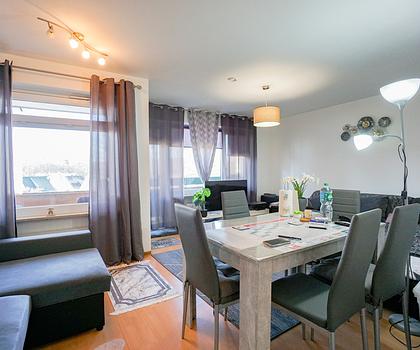 Gemütliche 2-Zimmer-Wohnung mit Loggia, EBK und Stellplatz in verkehrsgünstiger Lage von Roth