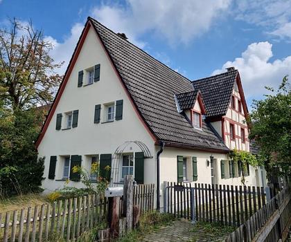 Idyllischer Landsitz ... 
Liebevoll restauriertes Landhaus mit großem Grundstück 