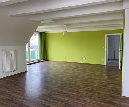 Oben wohnen ...
Dachgeschoss- Wohnung mit sonnigem Balkon