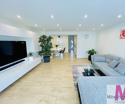 Exklusives, hochwertig möbliertes Reihenmittelhaus in bester Lage Nürnbergs mit großem Garten, Balkon und Terrasse