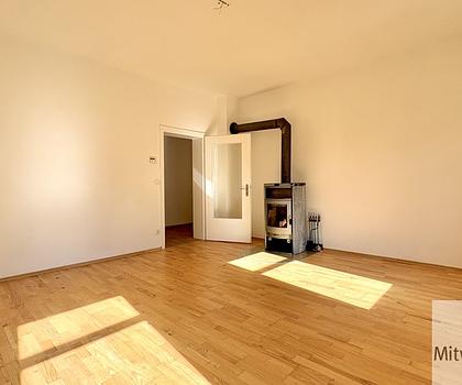 Stilvolle 3-Zimmer-Altbauwohnung mit großem Balkon in begehrter Lage von St. Johannis
