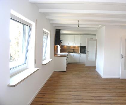 Moderne 4-Zimmer-Wohnung im 1. Obergeschoss mit Dachterrasse