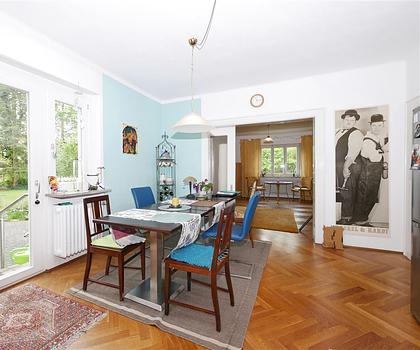 SOLIDE und gepflegt! EFH mit Charme + 237 m² Wfl. -erweiterbar + 1.200 m² Grundstück mit Bauoption + Frei
