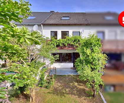 Solides Reihenmittelhaus mit ausgebautem Dachgeschoss und sonnigem Garten in Stein