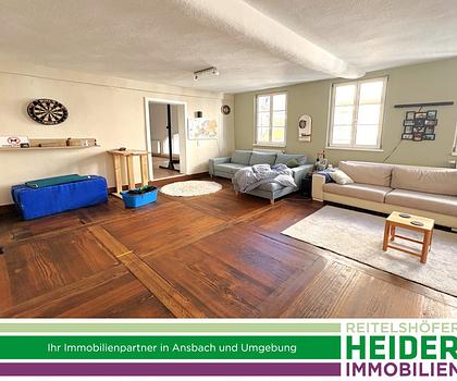 2 Zi. Wohnung mit großem Wohnbereich und Durchgangszimmer, im Zentrum