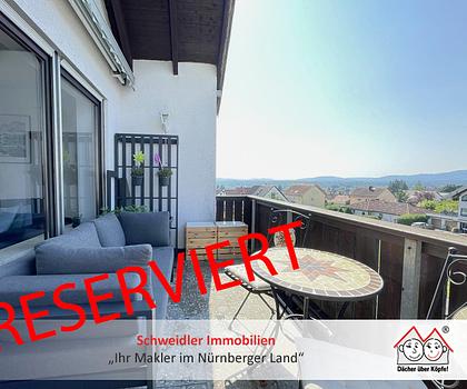 Aussicht, die begeistert! Schöne 3-Zimmer-Wohnung mit Balkon und Garage in Lauf-Heuchling