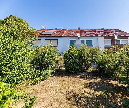 HEGERICH: Ihr neues Familienglück in Fürth-Sack - Schönes Reihenmittelhaus mit Terrasse und Garten