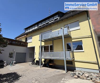 Wohnungspaket mit 5 Eigentumswohnungen mit Garagen und Stellplätzen in gepflegtem 6-Familienhaus.
