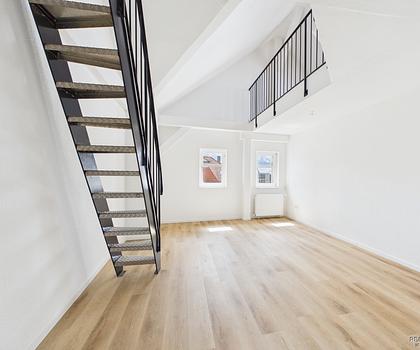 Vollvermietete 5‑Zimmer‑Altbauwohnung – stabile WG‑Vermietung, Rendite rund 5 %