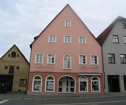 Laden- /Praxisfläche in gut frequentierter Lage