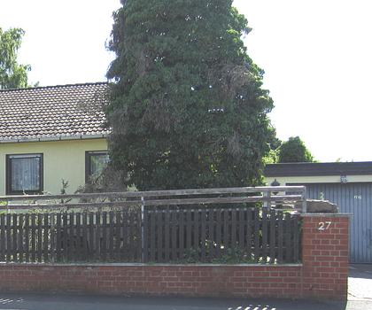 Ein Traum in Roßtal: EFH-Bungalow mit großem Grundstück und 2 Garagen