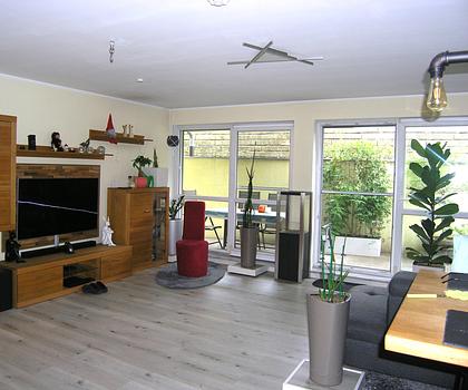 2,5-Zimmer Eigentumswohnung im Souterrain mit Terrasse und 2 PKW-Stellplätzen
