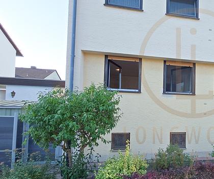Erdgeschoss-Wohnung mit zwei Kellerabteilen und Garage