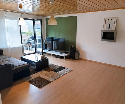 Gepflegte 3 1/2 Zimmer Wohnung mit Loggia und KfZ Stellplatz in Roth-Nord