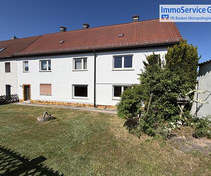 Großzügiges Mehrgenerationenhaus mit 3 Wohnungen und 2 Garagen