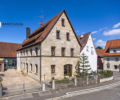 Großzügiges Wohnensemble mit besonderer Architektur u. flexibler Nutzungsmöglichkeit in Schnaittach