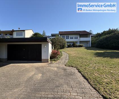 Ruhig gelegenes Einfamilienhaus mit Doppelgarage, Terrasse & Balkon - mit viel Potenzial!