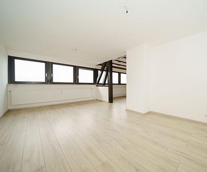 Großzügige Wohnung mit Terrasse und Einbauküche! 