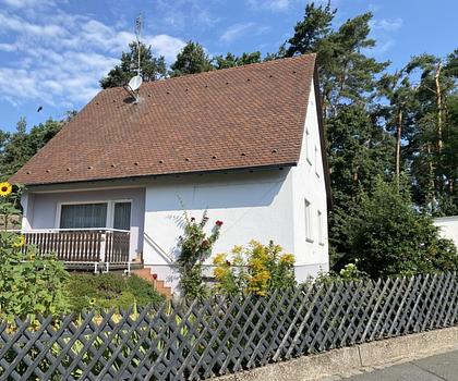 Die Lage macht´s ... 
Charmantes Wohnhaus mit Einliegerwohnung und Doppelgarage ...