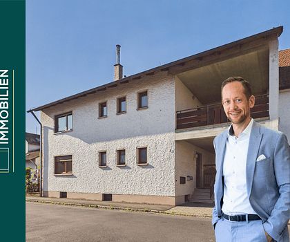 Sanierungsbedürftiges Zweifamilienhaus mit Garten, Balkon & Garagen