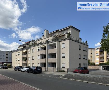 Vermietete 3-Zimmer-Penthouse-Wohnung mit großzügiger Dachterrasse und Außenstellplatz
