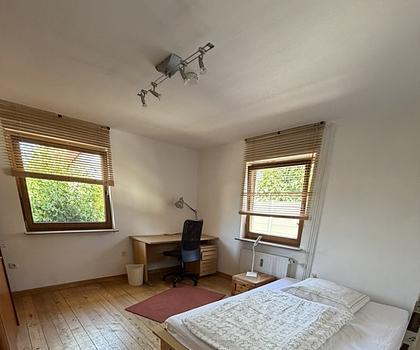 Helles WG-Zimmer mit Gemeinschaftsküche - ideal für Studenten