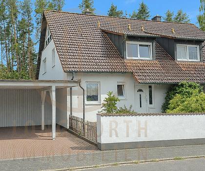 Wohnen mit Blick ins Grüne – Doppelhaushälfte mit Terrasse und Garten