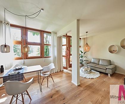 Exklusive 2-Zimmer-Wohnung auf 2 Ebenen mit Balkon in einem Zweifamilien-Stadthaus im Herzen von Fürth