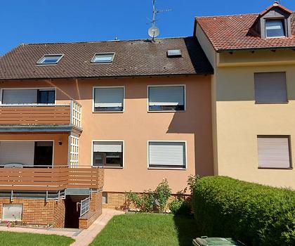 Gepflegt und großzügig: 3-Familienhaus in Zirndorf-Weinzierlein mit Garten und Garagen bietet viele Möglichkeiten