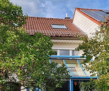 Großzügiges Reihenmittelhaus mit Wintergarten
und separater Einliegerwohnung ...