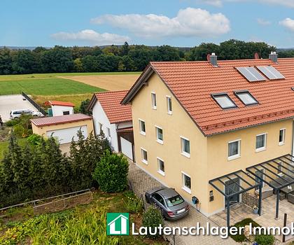 Viel Platz für die Familie: Großzügige Doppelhaushälfte mit Doppelgarage in Mitteldorf bei Dietfurt