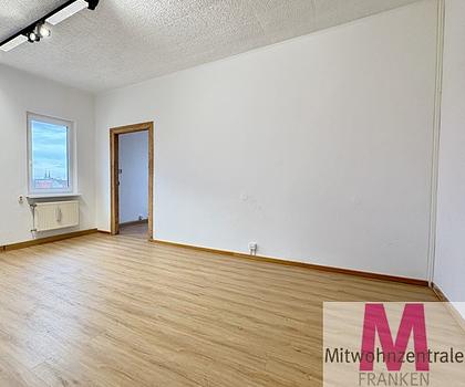 Lichtdurchflutetes WG-Zimmer in zentraler Lage