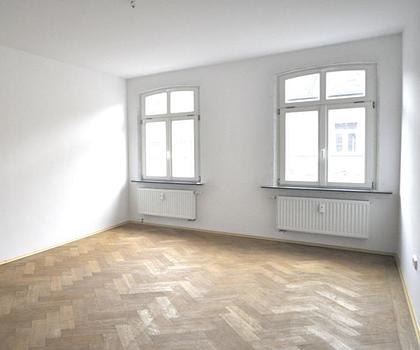 Altbauliebhaber aufgepasst! Gut renovierte Wohnung in einem denkmalgeschütztem Jugendstilgebäude.
