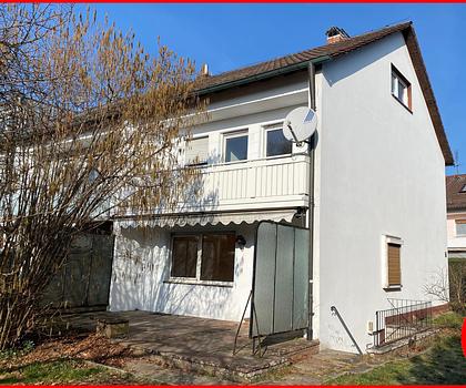 Sanierungsbedürftiges Reiheneckhaus in bester Lage in Feucht