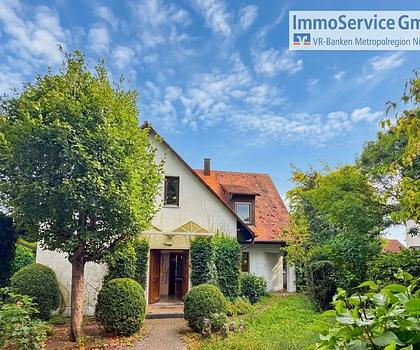 Gepflegtes Architektenhaus mit Doppelgarage und Garten, ruhig gelegen am Wendehammer