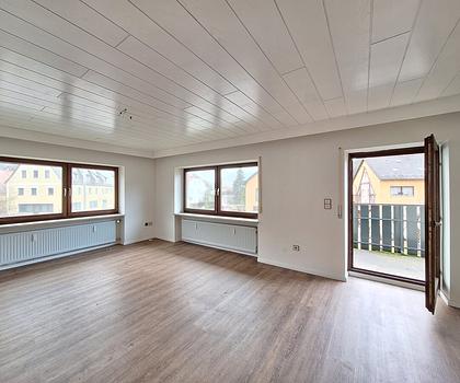 LEERSTEHENDES ZWEIFAMILIENHAUS MIT EINLIEGERWOHNUNG, Garage und Garten
