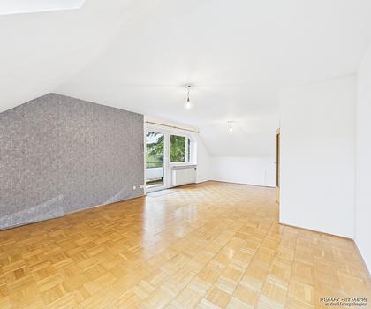 Dachgeschosswohnung mit Gartenanteil und gräumigen Hobbyraum