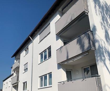 Modernisierte 3 Zimmer- Wohnung mit sonniger Loggia
und KFZ- Stellplatz ...