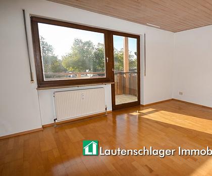 Sofort verfügbar! Charmante 2-Zimmer-Dachgeschosswohnung mit TG-Stellplatz in Neumarkt-Woffenbach