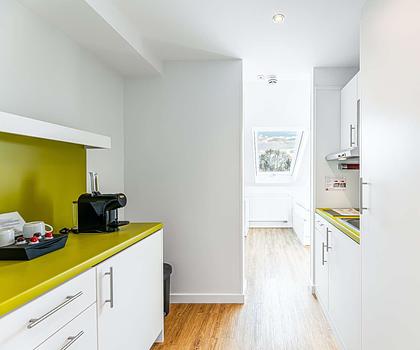 HEGERICH: Modernes Apartment mit attraktiven Mieteinnahmen am Golfplatz Fürth