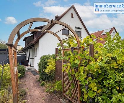 Klein, aber fein! Charmante DHH mit Garten, Terrasse und Garage sowie Außenstellplatz