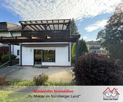 Entdecke die Möglichkeiten: Gepflegtes 2-Familienhaus mit teilausgebautem DG und DoGa in Fürth-Vach