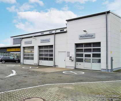 TOP LAGE! Großzügige Gewerbefläche - Autohaus mit Werkstatt, Waschanlage und Wohnung