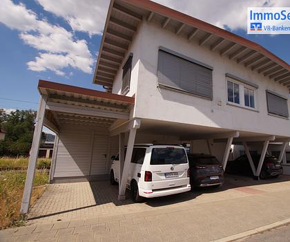 Interessante Kapitalanlage! Voll vermietetes, modernes + neuwertiges Büro-/Kanzleihaus mit Carports