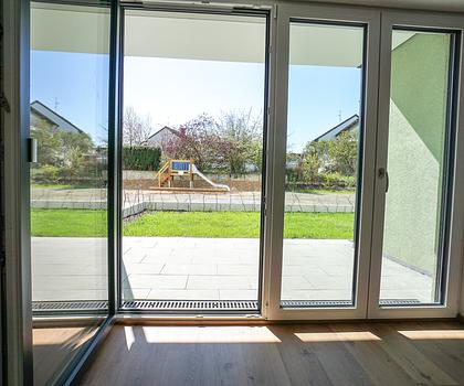 Moderne, ideal geschnittene 4-Zimmer Erdgeschosswohnung mit großer Terrasse und Gartenanteil