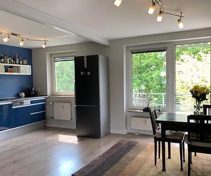 Modernisiert ...
4-Zimmer-Wohnung mit 2 sonnigen Balkonen ...