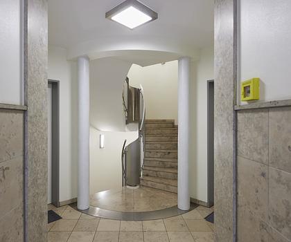Volltreffer! Top Lage und Wohnung in St. Johannis!