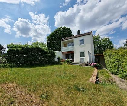 Wohnen in der grünen Oase von Nürnberg 
Eckhaus mit großem Garten und Garage 