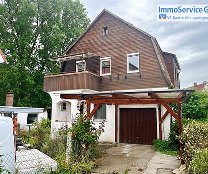 Zweifamilienhaus mit Garage und Nebengebäude in zentraler Lage von Lauf, ab sofort nutz-/renovierbar!