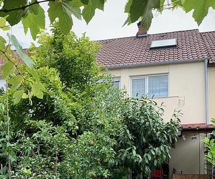 Reihenhaus mit ausgebautem Dachgeschoss und schönem Garten